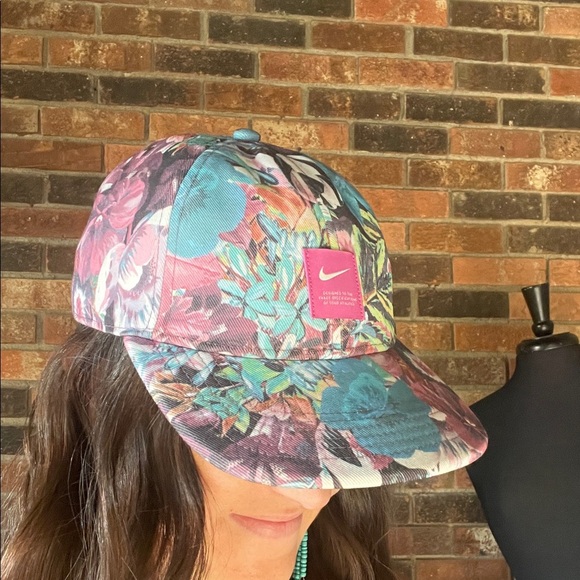 Nike Multicolor Floral Cap - Picture 4 of 4